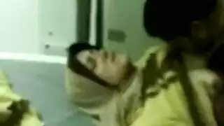 الفحص الطبي يتحول لإباحية: طبيب يملأ فرج الممرضة المشعر