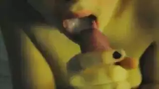 فتاة سمراء هاوية تتعرض لحفر عميق من وكيلها