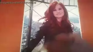 جيسيكا ريان الشهوية تتخطى العمل لتضرب فتحة صديقتها الضيقة