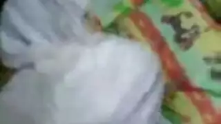 بنت جميلة تنتاك بقوة ومتعة