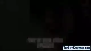 جماع فموي عنيف مع قضيب نجم إباحي ضخم